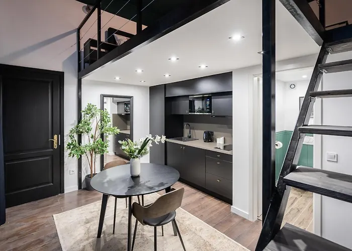 E41 - Trendy Boutique - Prime Spot By Bqa * Budapest