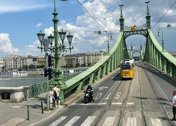 E41 - Trendy Boutique - Prime Spot By Bqa