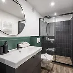 E41 - Trendy Boutique - Prime Spot By Bqa * بودابست