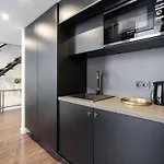 E41 - Trendy Boutique - Prime Spot By Bqa * Budapest