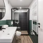 E41 - Trendy Boutique - Prime Spot By Bqa * بودابست