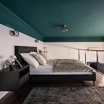 E41 - Trendy Boutique - Prime Spot By Bqa * بودابست