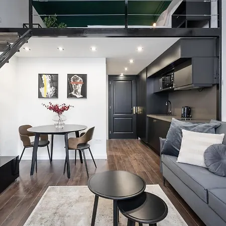 E41 - Trendy Boutique - Prime Spot By Bqa Apartment *