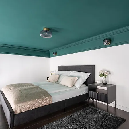 E41 - Trendy Boutique - Prime Spot By Bqa Budapest