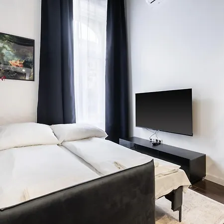 E41 - Trendy Boutique - Prime Spot By Bqa * Budapest