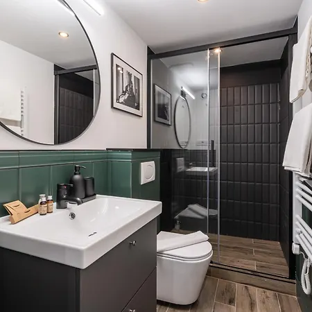 E41 - Trendy Boutique - Prime Spot By Bqa Apartment