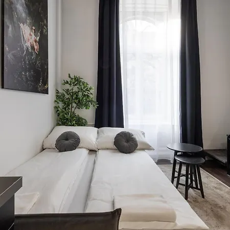 E41 - Trendy Boutique - Prime Spot By Bqa Apartment *