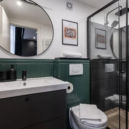 E41 - Trendy Boutique - Prime Spot By Bqa Apartment
