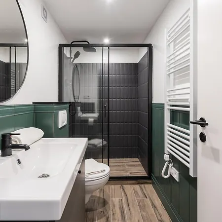 E41 - Trendy Boutique - Prime Spot By Bqa * Budapest