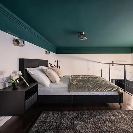 E41 - Trendy Boutique - Prime Spot By Bqa * Budapest
