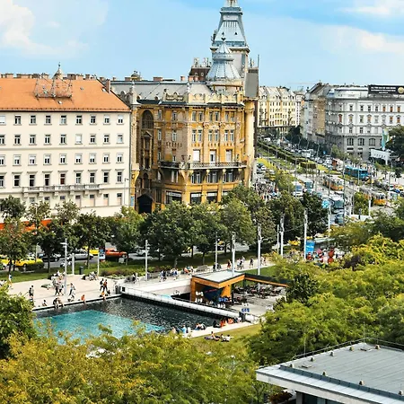 E41 - Trendy Boutique - Prime Spot By Bqa Budapest