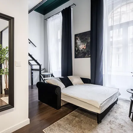 E41 - Trendy Boutique - Prime Spot By Bqa Budapest