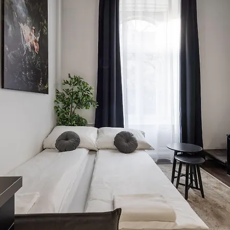 E41 - Trendy Boutique - Prime Spot By Bqa Budapest