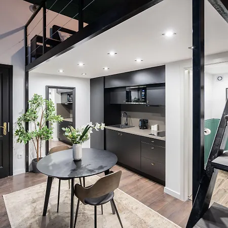 E41 - Trendy Boutique - Prime Spot By Bqa *