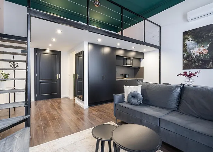 E41 - Trendy Boutique - Prime Spot By Bqa * Budapeste