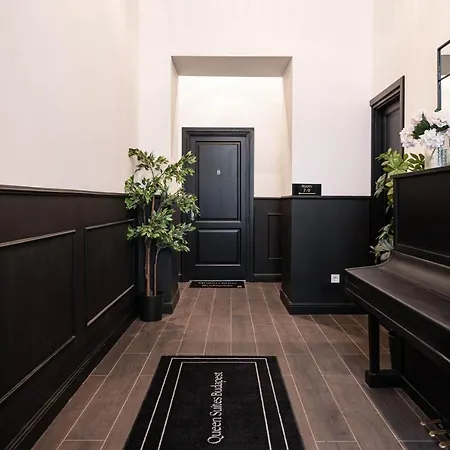 E41 - Trendy Boutique - Prime Spot By Bqa * Budapeste