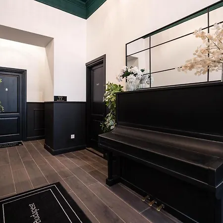 E41 - Trendy Boutique - Prime Spot By Bqa *