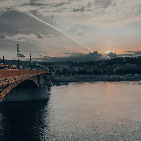 E41 - Trendy Boutique - Prime Spot By Bqa * Budapeste