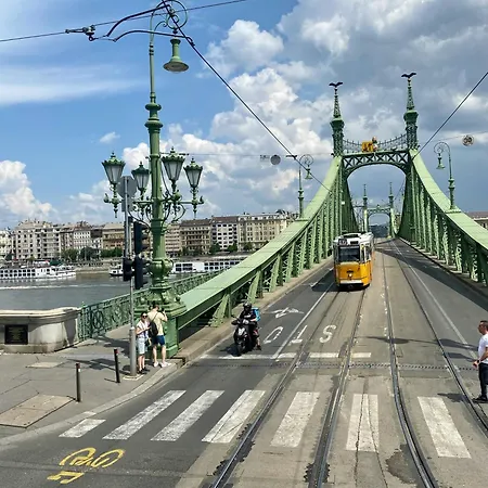 E41 - Trendy Boutique - Prime Spot By Bqa